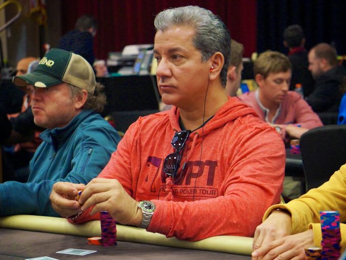 Bruce Buffer poker oynuyor