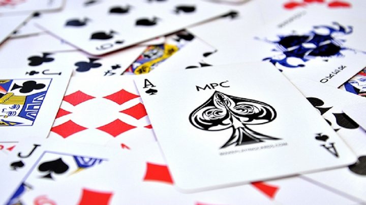 Kartenspiel Bindung