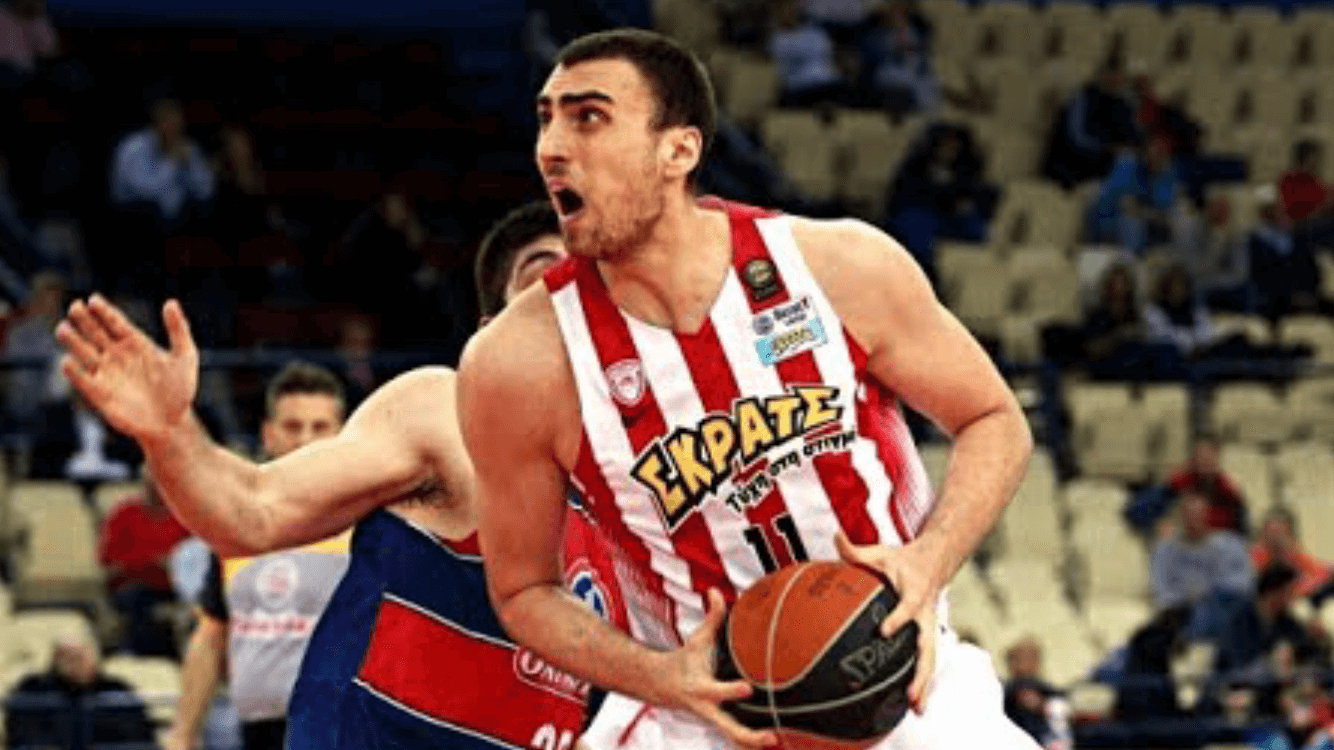 Nikola Milutinov Olympiacos